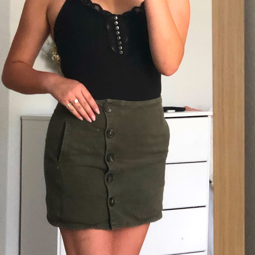 Green khaki Chloe and Katie skirt size M